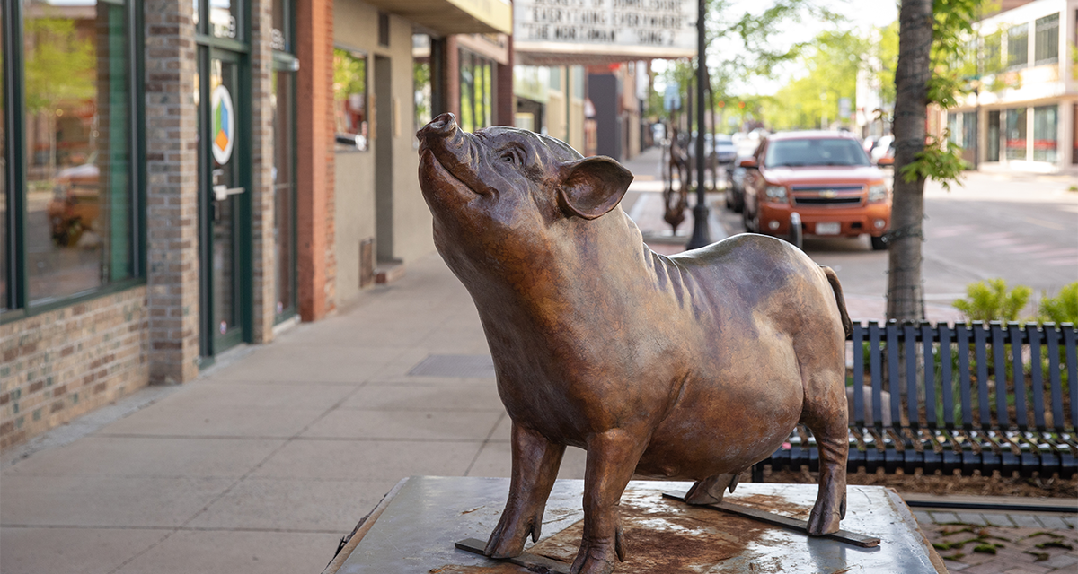 A sculpture of a pig 